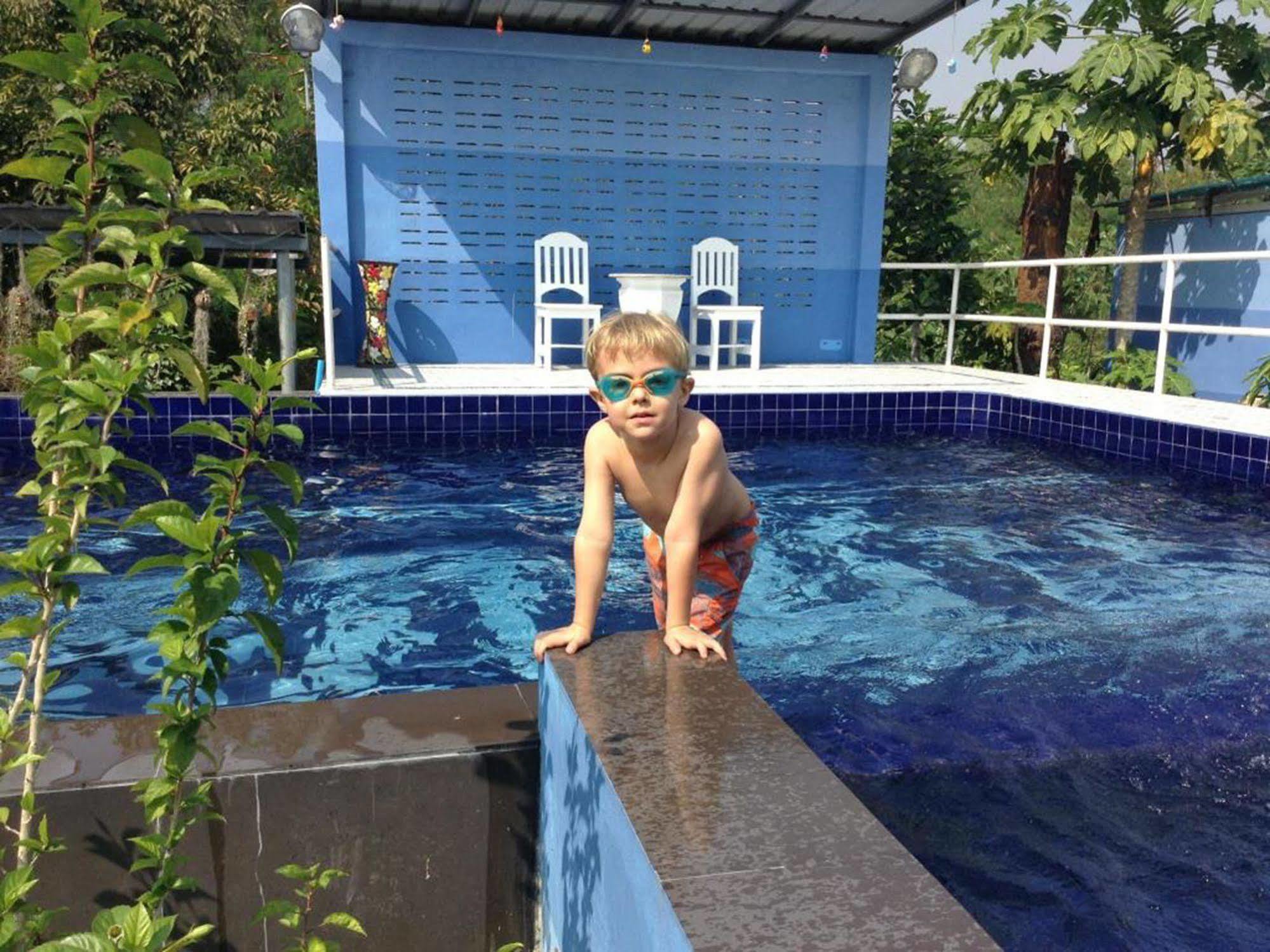 Lake Scene Resort Ratchaburi Екстериор снимка